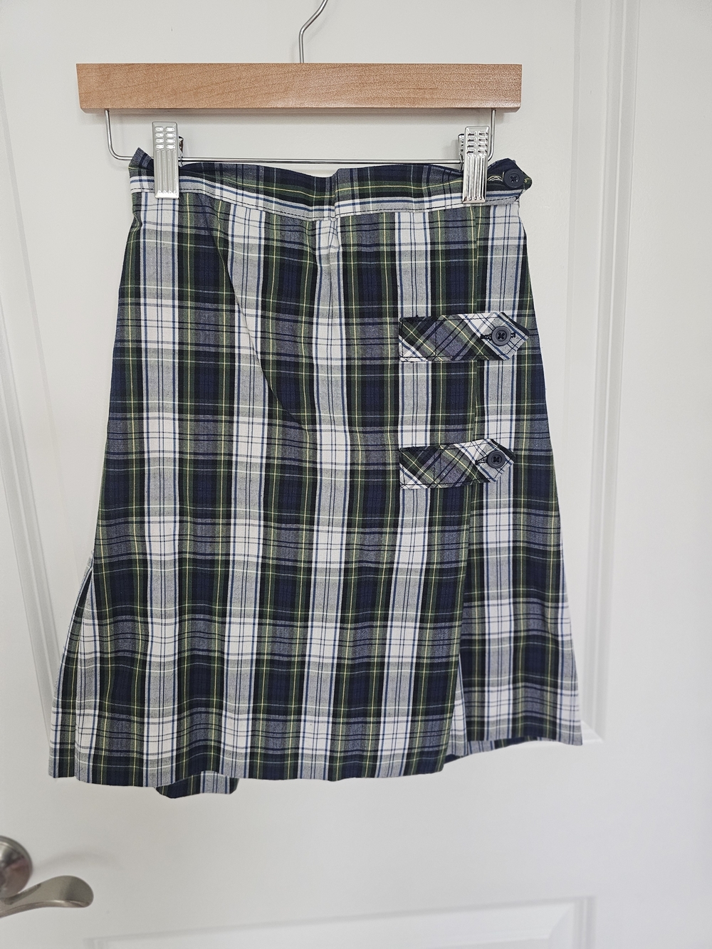 Uniform Plaid A-Line Skort in Navy and Green